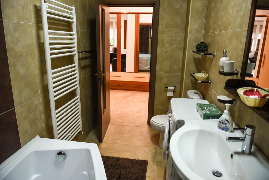 Modern Apartment Near City Center Cluj Napoca Bagian luar foto